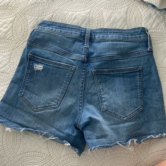 Universal Thread distressed jean shorts - Picture 4 of 4